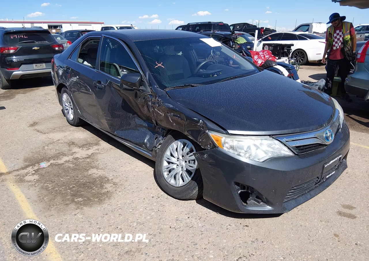 TOYOTA CAMRY HYBR – zdjęcie 1 z 16