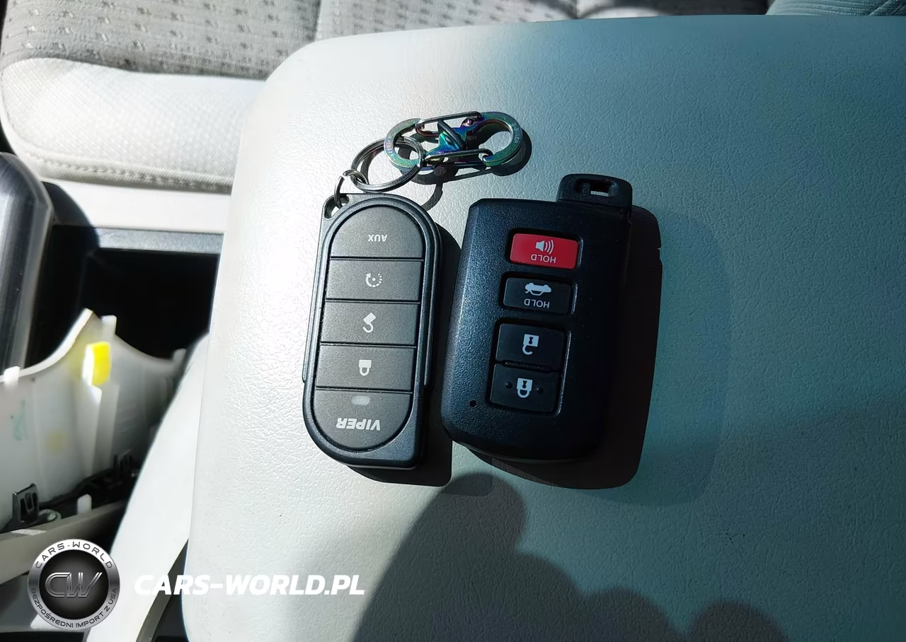 TOYOTA CAMRY HYBR VIN:4T1BD1FK7CU049670 - 11