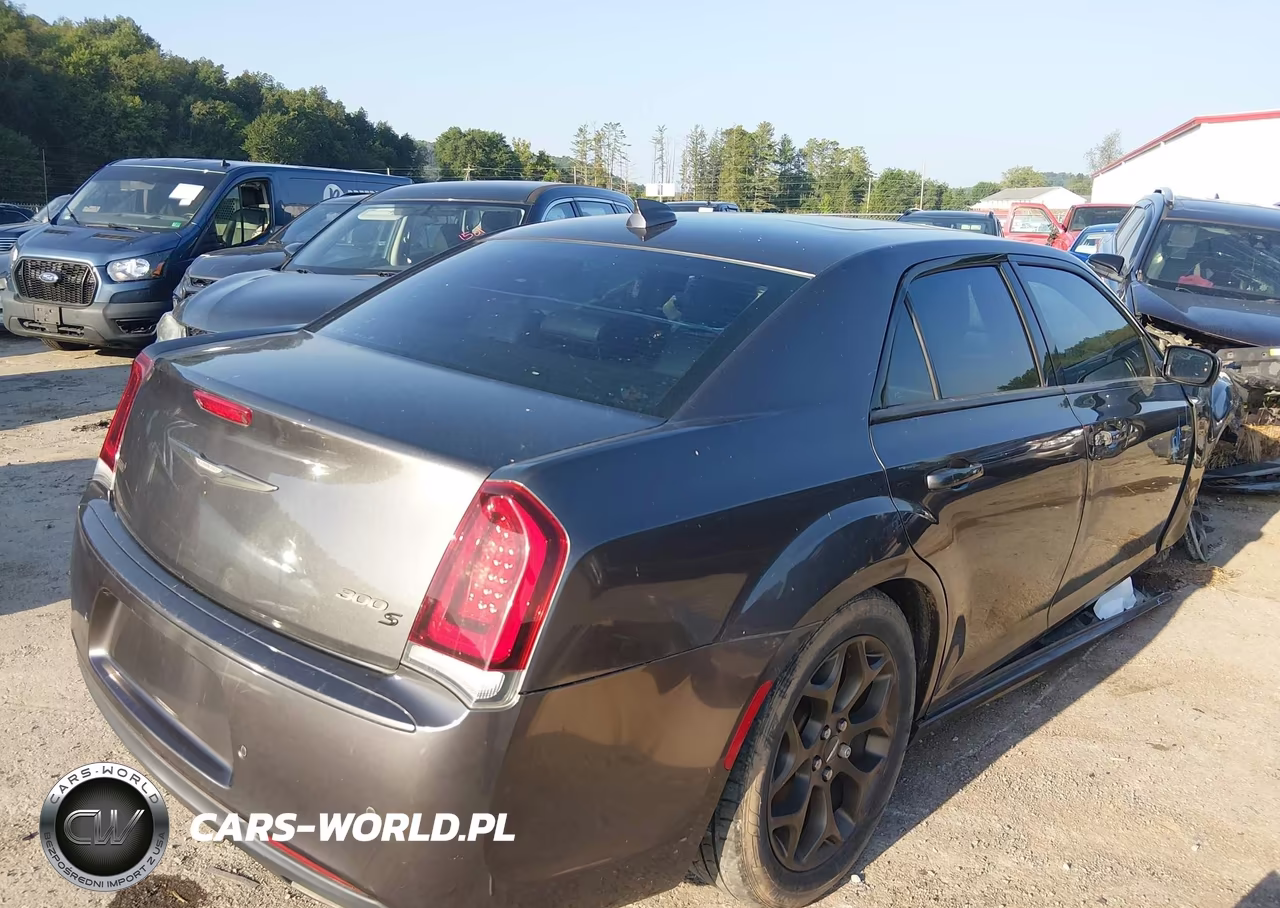 2016 Chrysler 300 300S Alloy Edition VIN:2C3CCAGG5GH304674 - 4