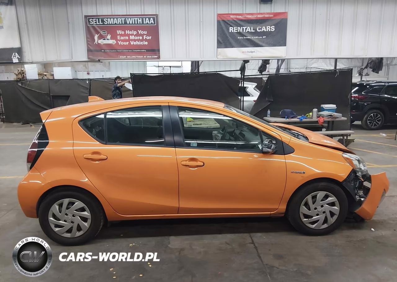 2015 Toyota Prius C Two VIN:JTDKDTB35F1092828 - 12