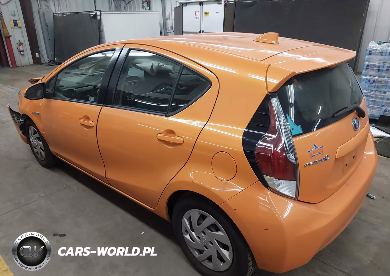 2015 Toyota Prius C Two VIN:JTDKDTB35F1092828 - 3
