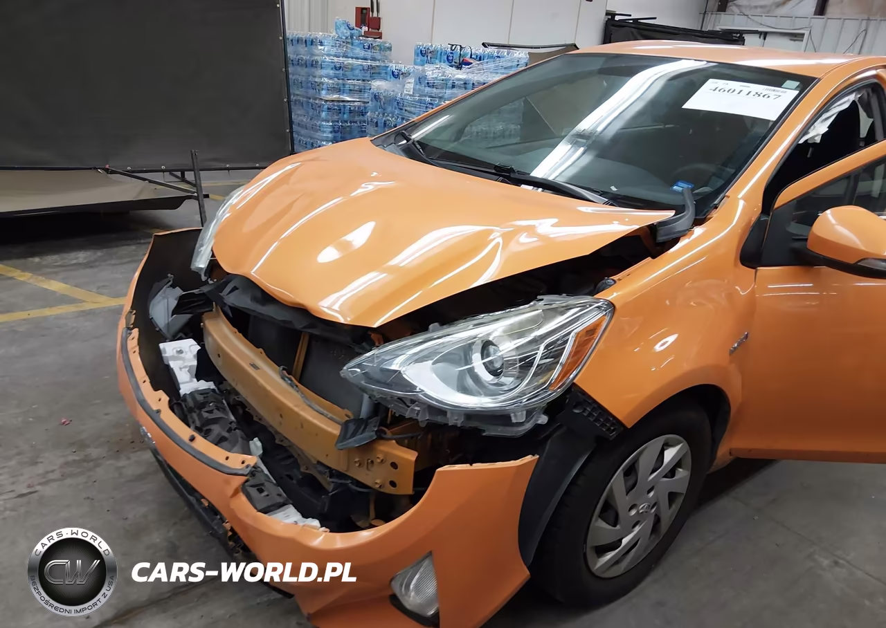 2015 Toyota Prius C Two VIN:JTDKDTB35F1092828 - 6