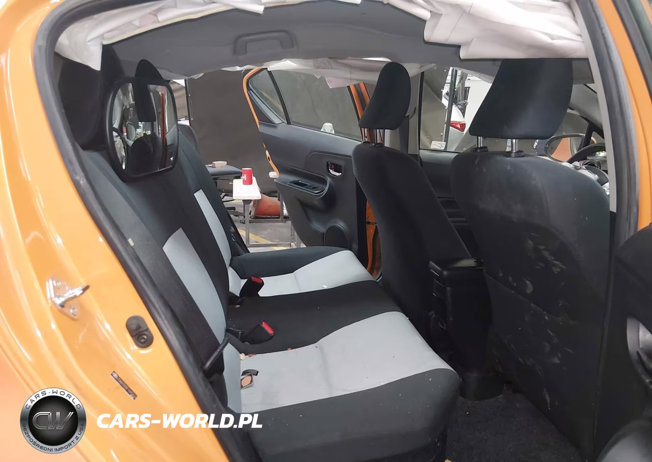 2015 Toyota Prius C Two VIN:JTDKDTB35F1092828 - 8