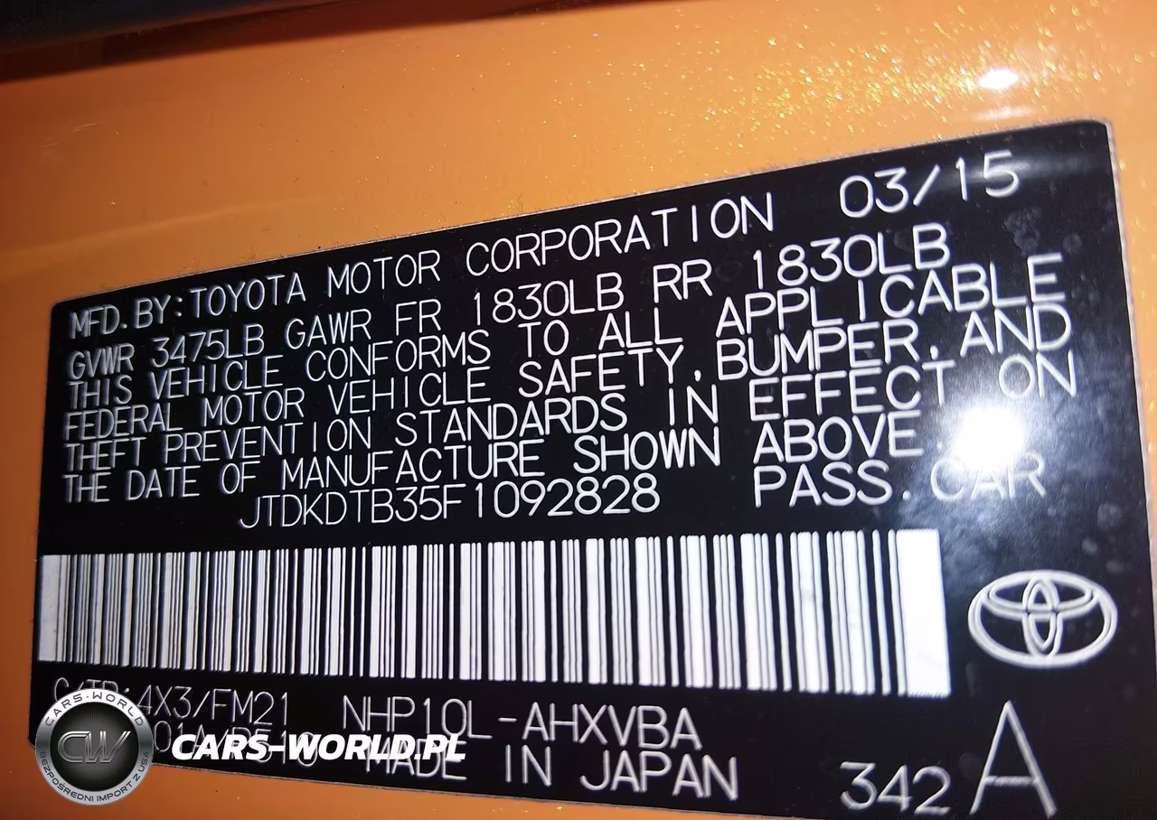 2015 Toyota Prius C Two VIN:JTDKDTB35F1092828 - 9