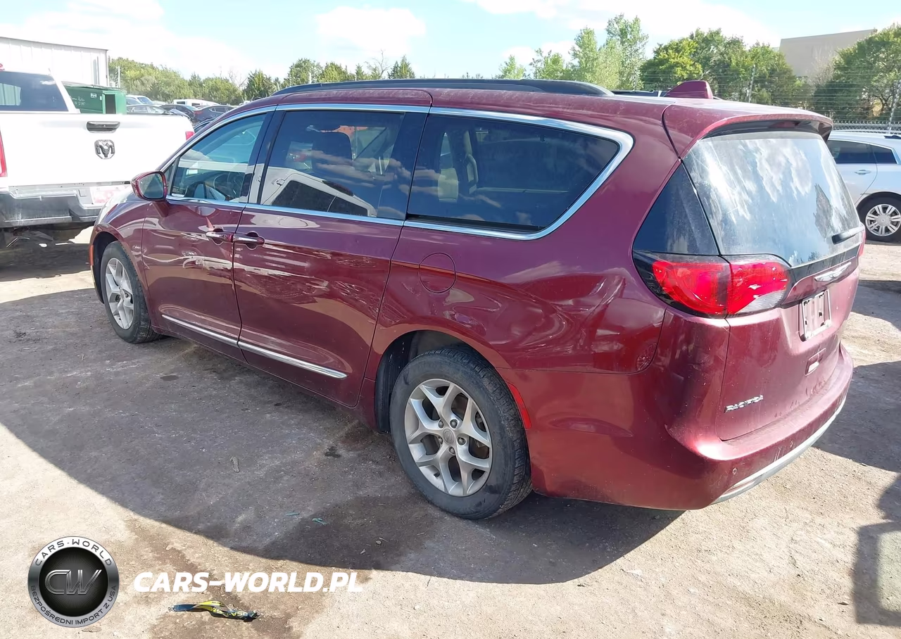 2017 Chrysler Pacifica Touring-L VIN:2C4RC1BG7HR734649 - 3