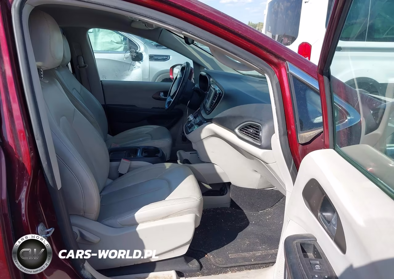 2017 Chrysler Pacifica Touring-L VIN:2C4RC1BG7HR734649 - 5