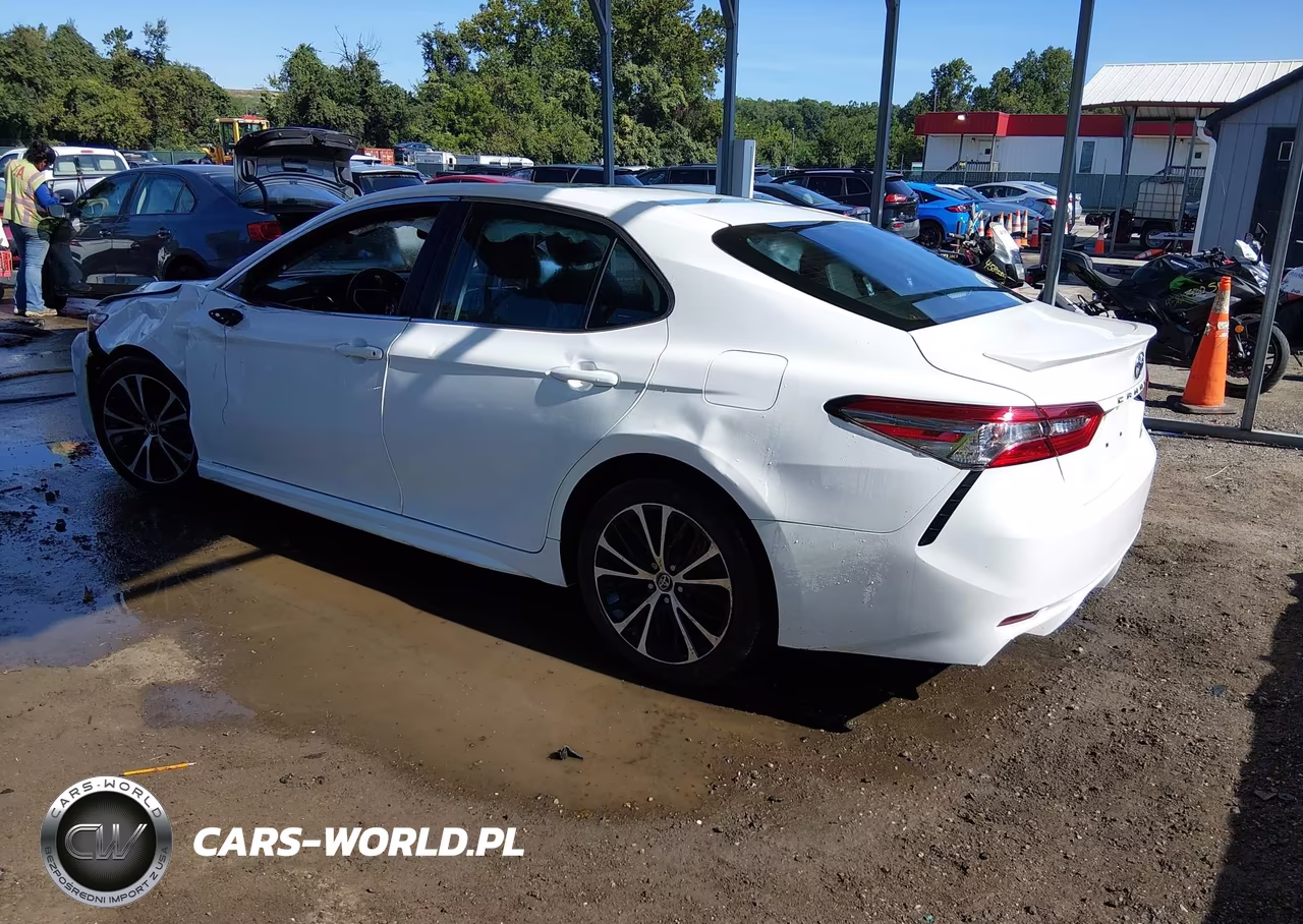 2018 Toyota Camry Se VIN:4T1B11HK6JU145812 - 3