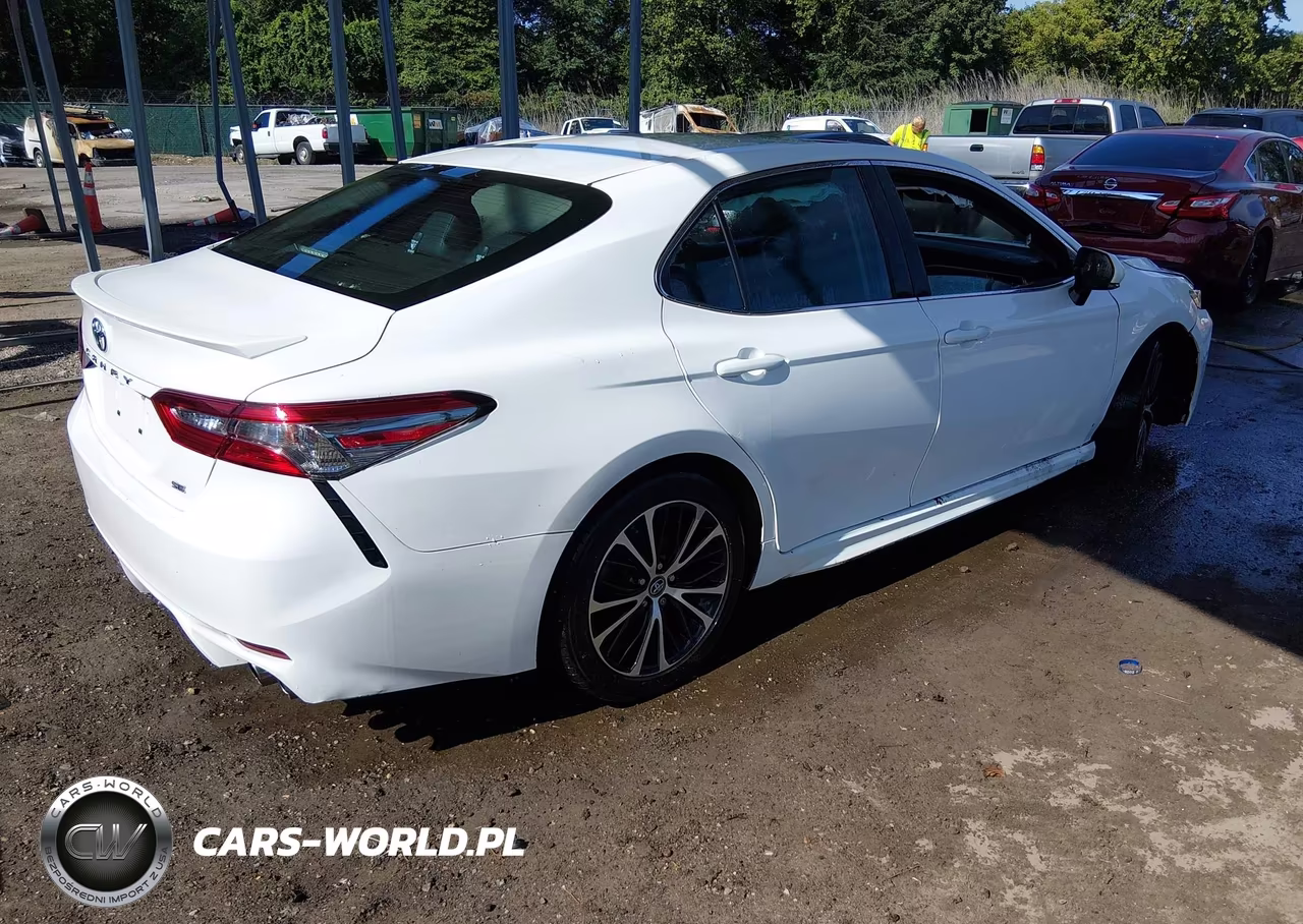 2018 Toyota Camry Se VIN:4T1B11HK6JU145812 - 4