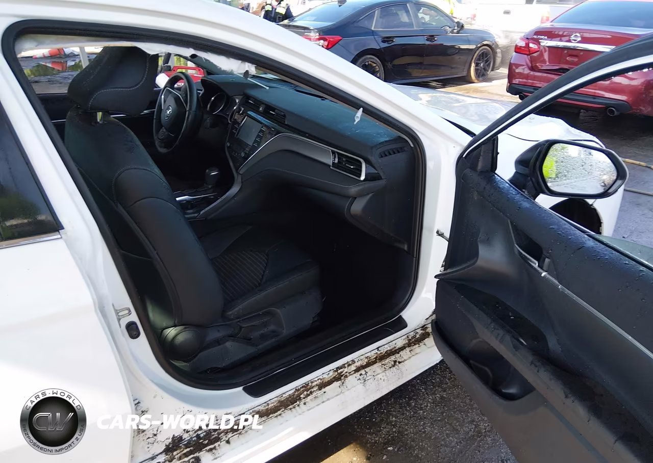 2018 Toyota Camry Se VIN:4T1B11HK6JU145812 - 5
