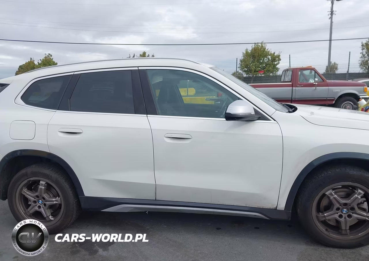 2023 BMW X1 xDrive28I VIN:WBX73EF07P5X76426 - 13