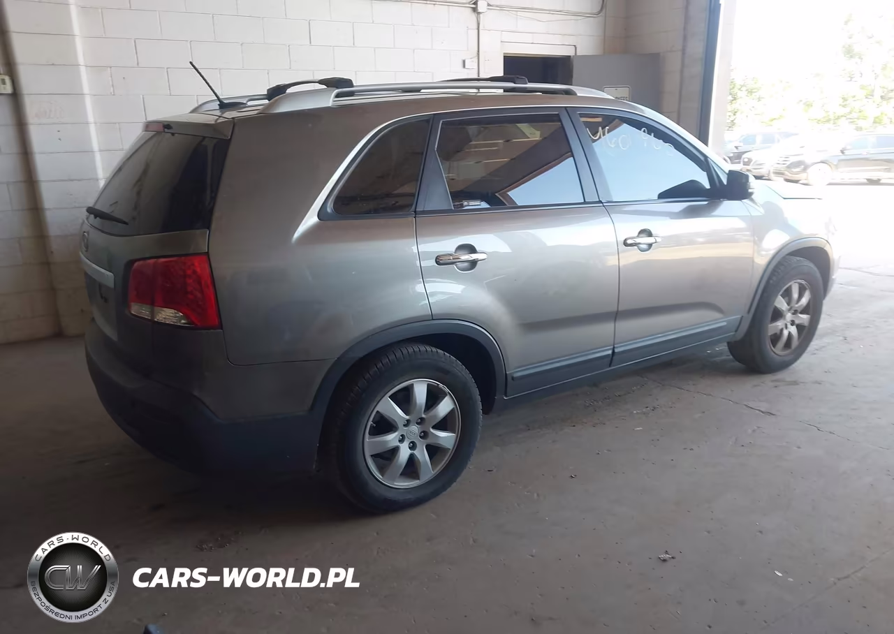 2012 Kia Sorento Lx V6 VIN:5XYKT4A26CG196550 - 4