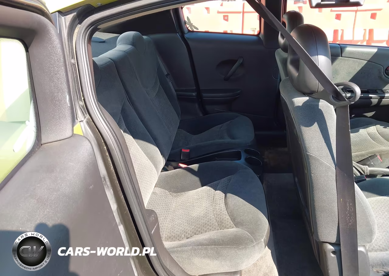 2004 Saturn Ion 3 VIN:1G8AW12F04Z158358 - 8