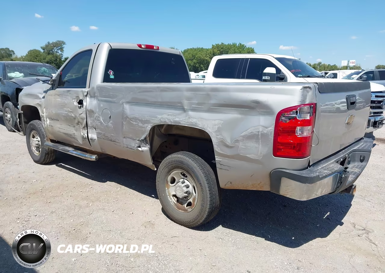 2007 Chevrolet Silverado 2500Hd Work Truck VIN:1GCHC24K77E594732 - 3