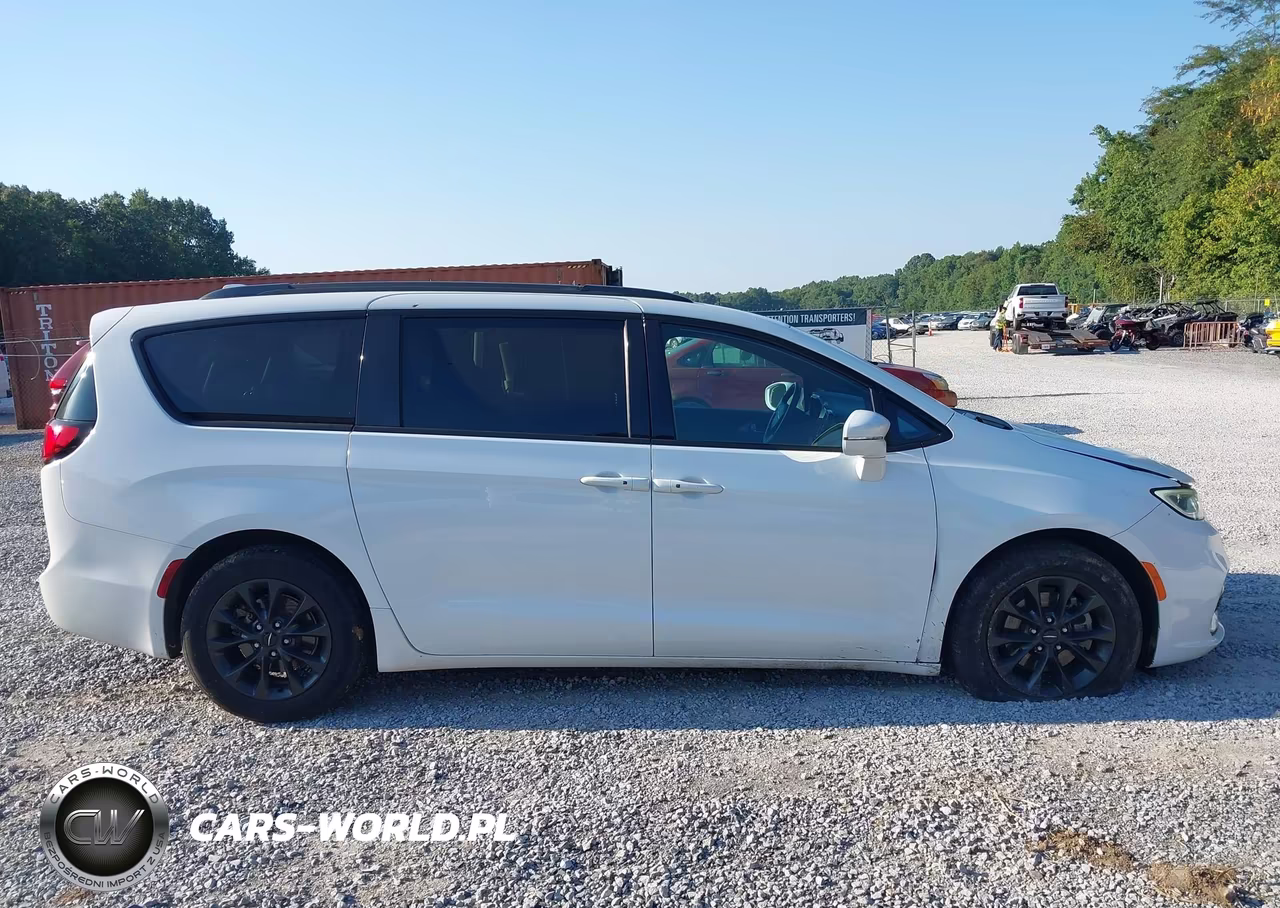 2021 Chrysler Pacifica Touring L VIN:2C4RC1BG0MR607512 - 14