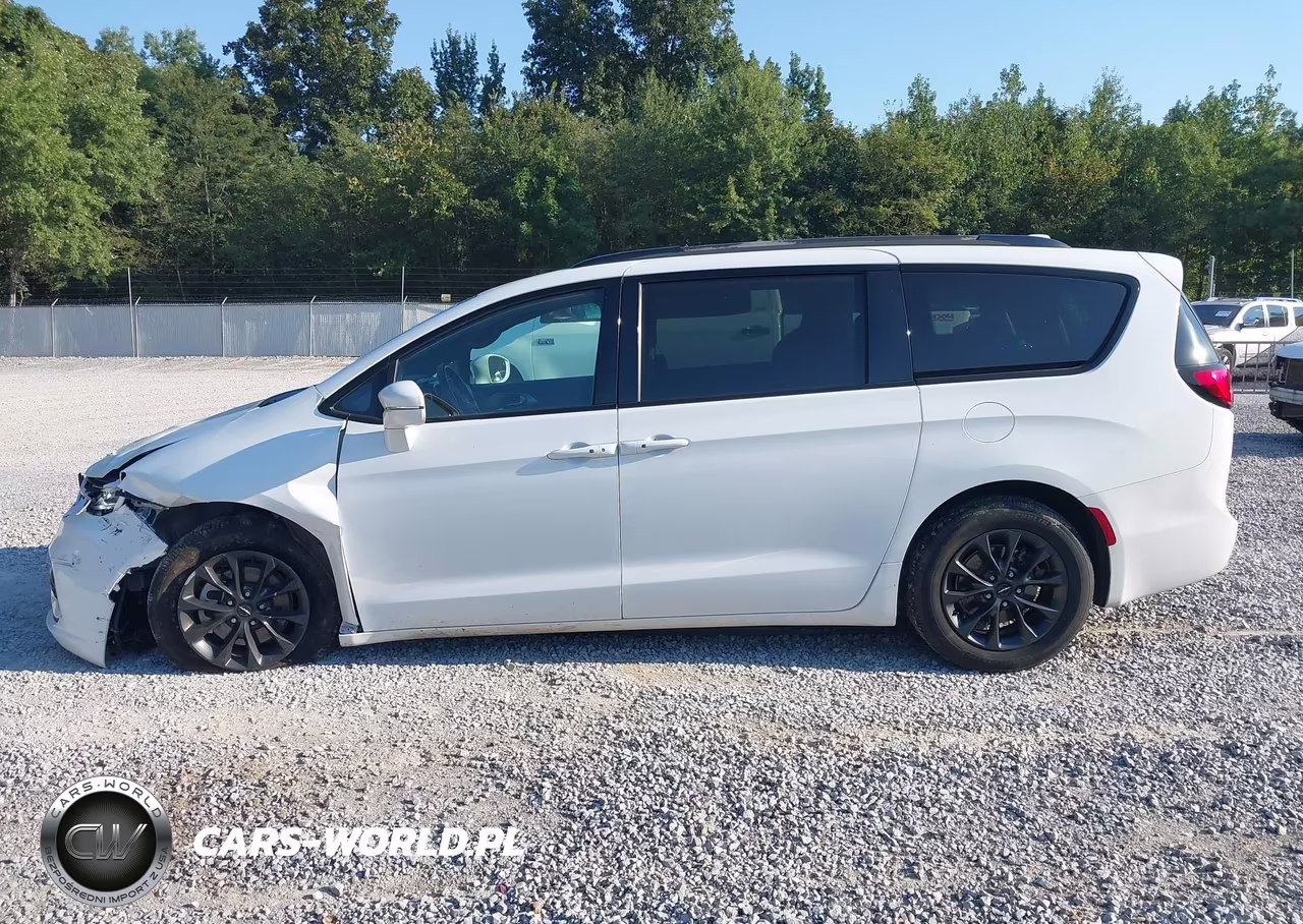 2021 Chrysler Pacifica Touring L VIN:2C4RC1BG0MR607512 - 15
