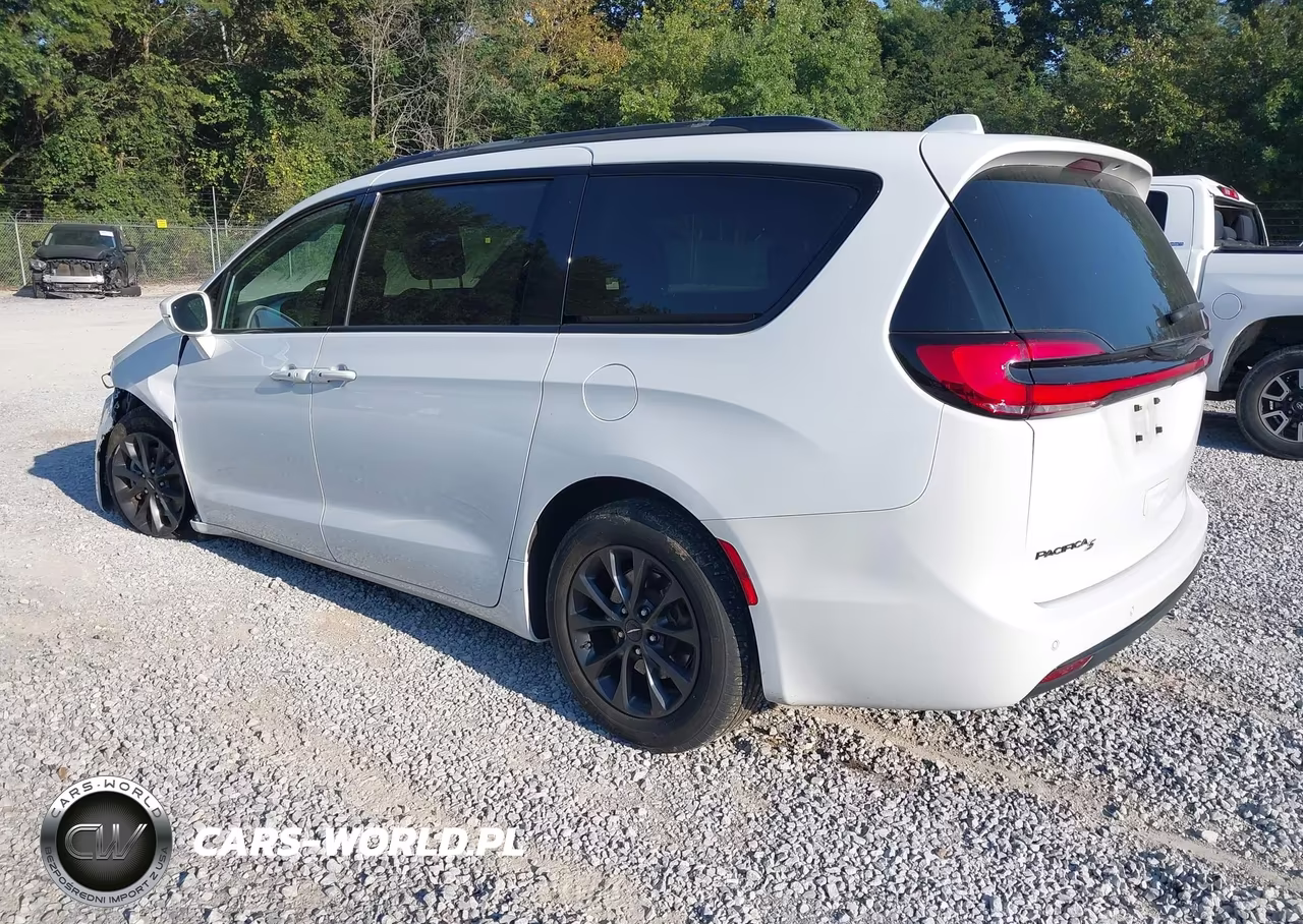2021 Chrysler Pacifica Touring L VIN:2C4RC1BG0MR607512 - 3