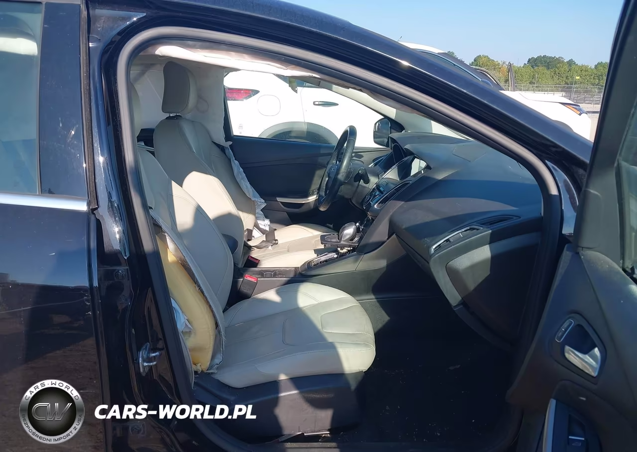 2016 Ford Focus Titanium VIN:1FADP3N26GL235445 - 5