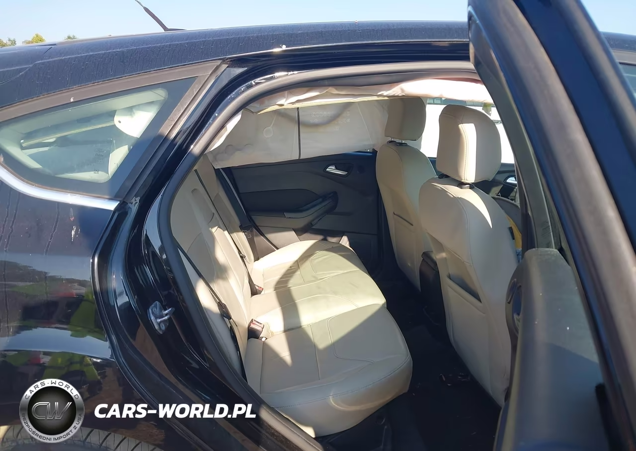 2016 Ford Focus Titanium VIN:1FADP3N26GL235445 - 8