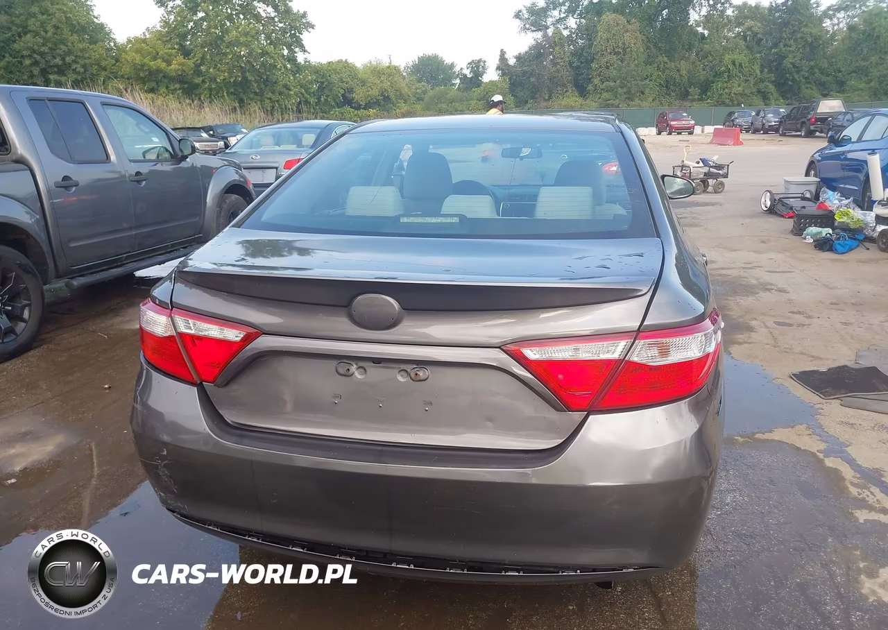 2015 Toyota Camry Le VIN:4T1BF1FK5FU985513 - 16