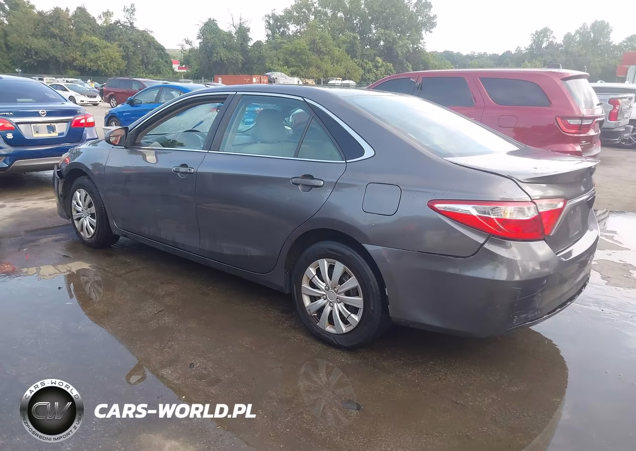 2015 Toyota Camry Le VIN:4T1BF1FK5FU985513 - 3