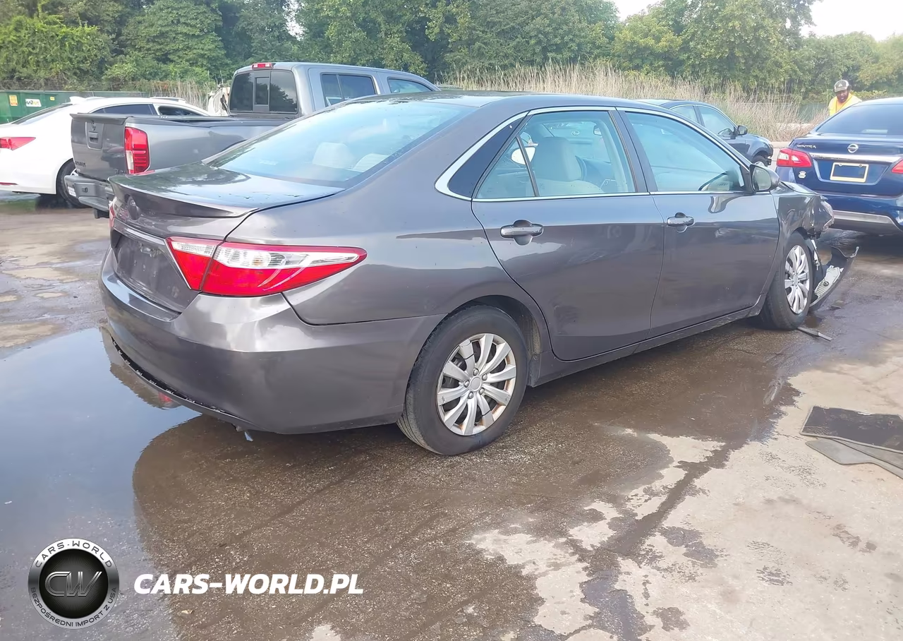2015 Toyota Camry Le VIN:4T1BF1FK5FU985513 - 4