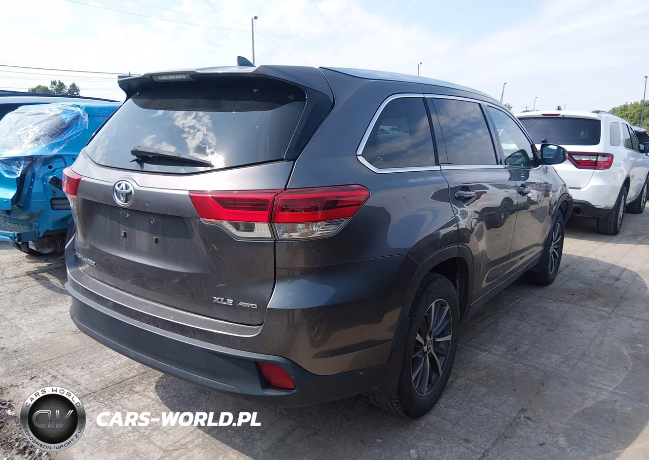 2018 Toyota Highlander Xle VIN:5TDJZRFH0JS534321 - 4
