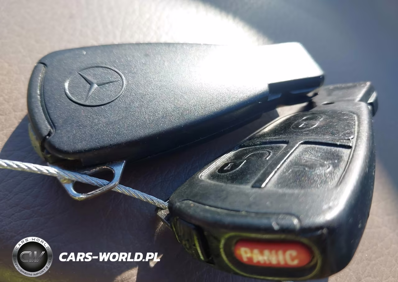 2000 Mercedes-Benz S 500 VIN:WDBNG75J9YA036592 - 11