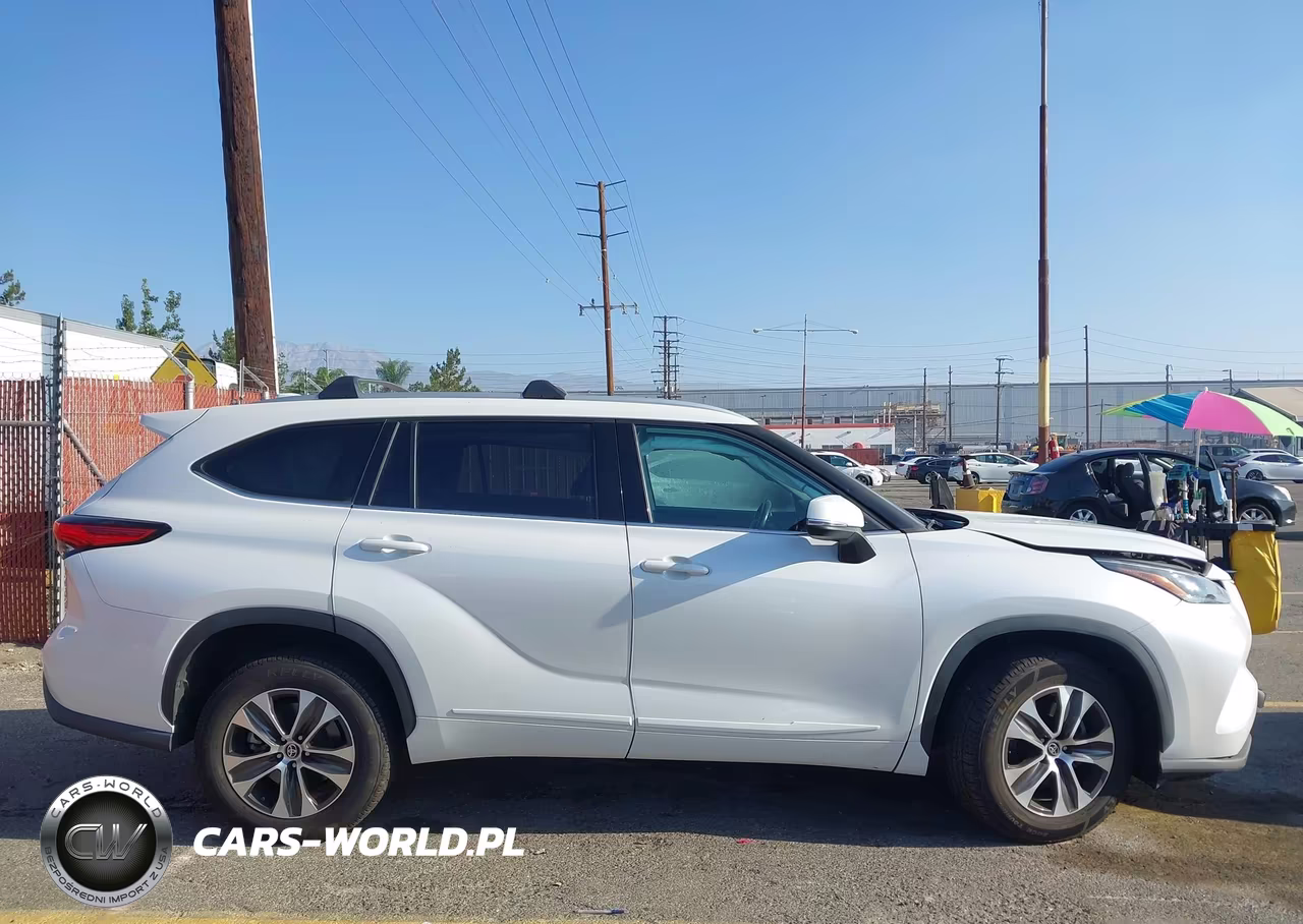 2022 Toyota Highlander Xle VIN:5TDHZRAH5NS548338 - 13