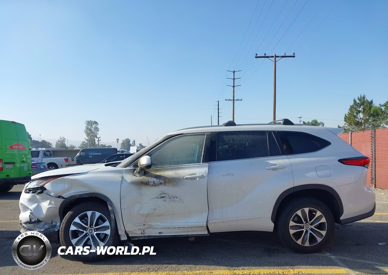 2022 Toyota Highlander Xle VIN:5TDHZRAH5NS548338 - 14