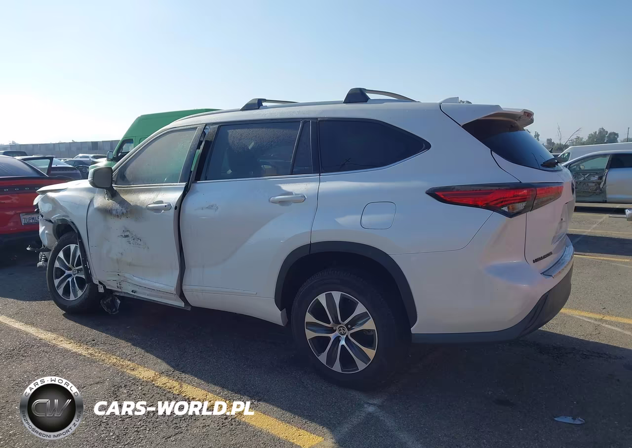 2022 Toyota Highlander Xle VIN:5TDHZRAH5NS548338 - 3