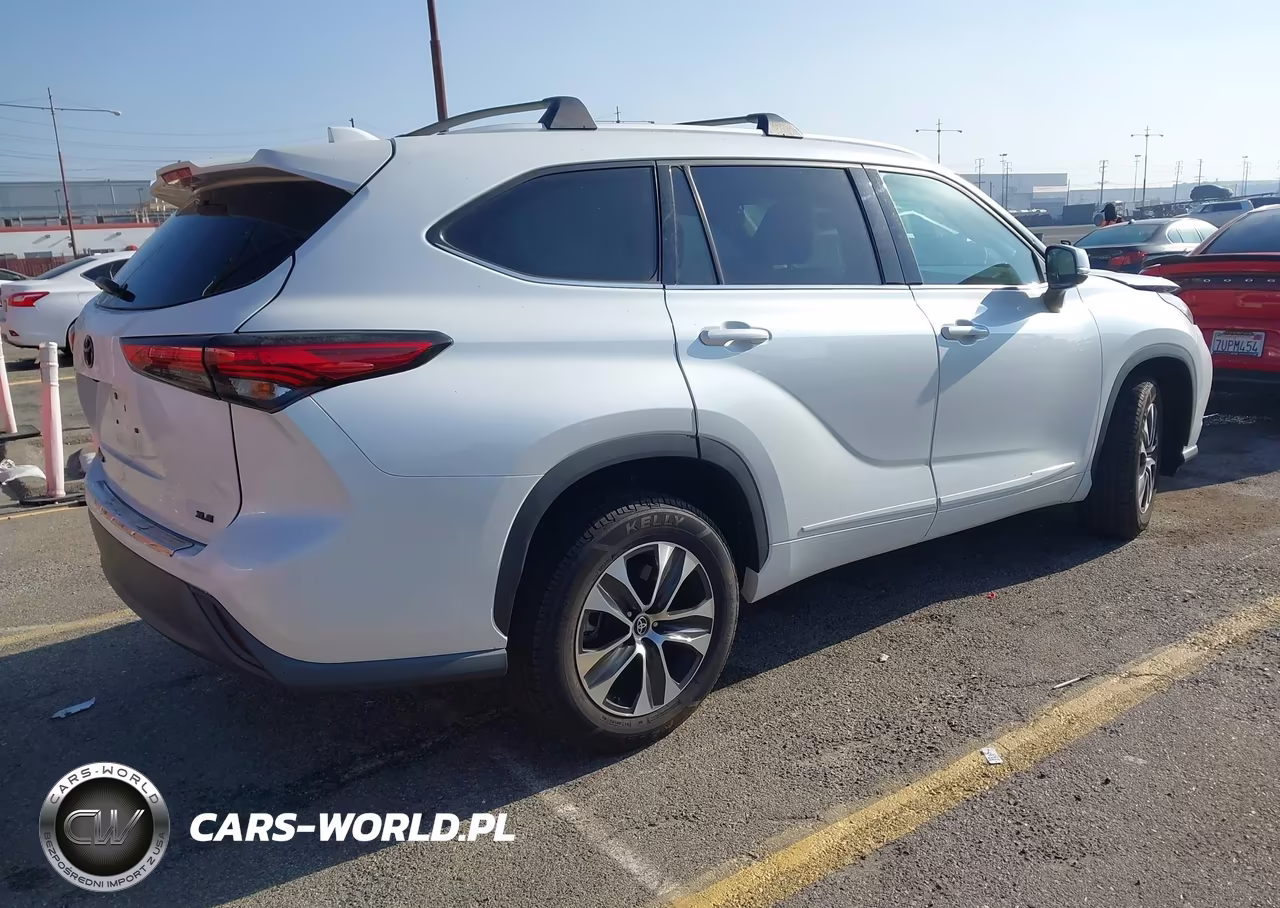2022 Toyota Highlander Xle VIN:5TDHZRAH5NS548338 - 4