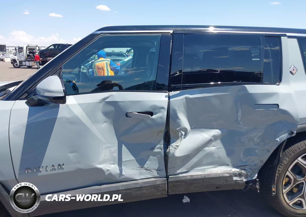 2024 Rivian R1S Adventure Dual Motor Large Pack-Adventure Dual Motor Perf Large Pack VIN:7PDSGBBAXRN040150 - 14