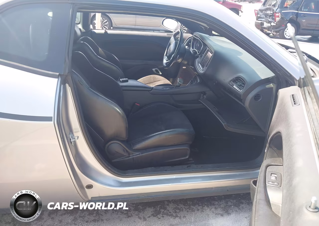 2018 Dodge Challenger Sxt Plus VIN:2C3CDZAG9JH252669 - 3