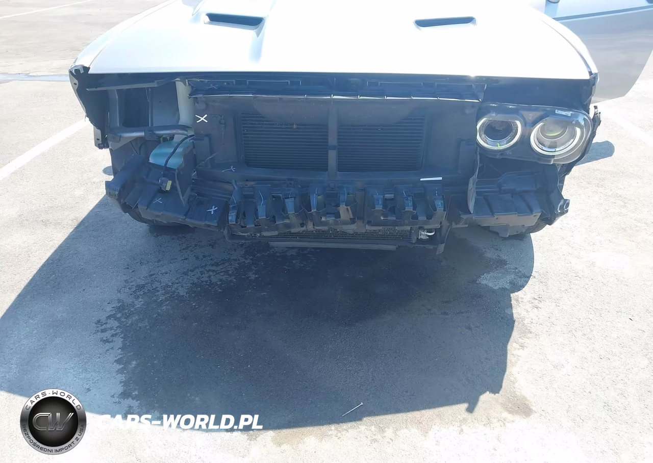 2018 Dodge Challenger Sxt Plus VIN:2C3CDZAG9JH252669 - 4