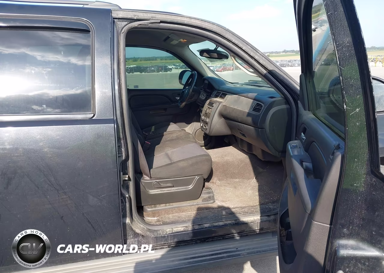 2010 Chevrolet Suburban 1500 Ls VIN:1GNUCHE0XAR240211 - 5