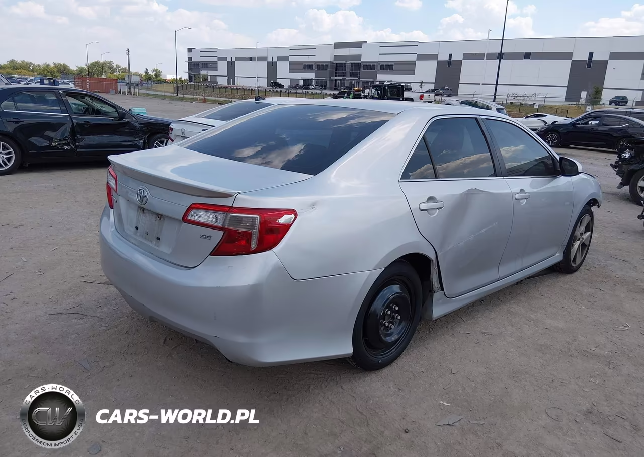 2014 Toyota Camry Se Sport VIN:4T1BF1FKXEU386783 - 4