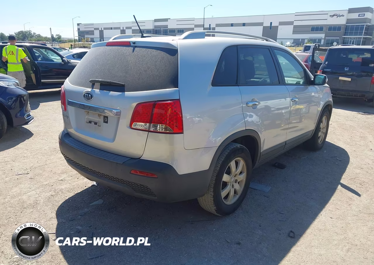 2013 Kia Sorento Lx V6 VIN:5XYKT4A27DG404453 - 4