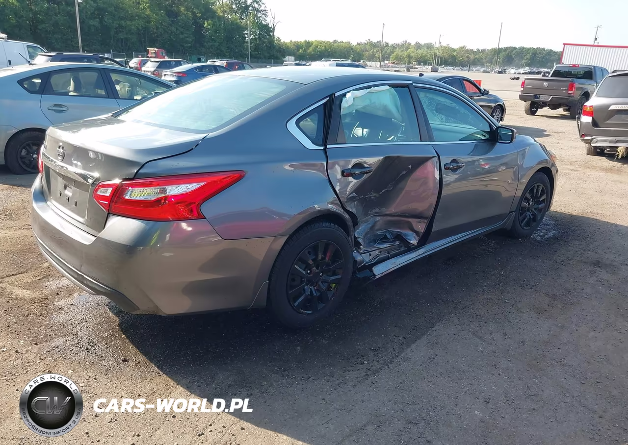 2017 Nissan Altima 2.5 S VIN:1N4AL3APXHN330287 - 4