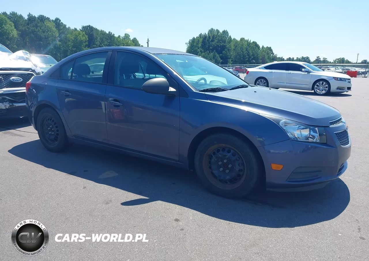 2013 Chevrolet Cruze Ls Auto – zdjęcie 1 z 11