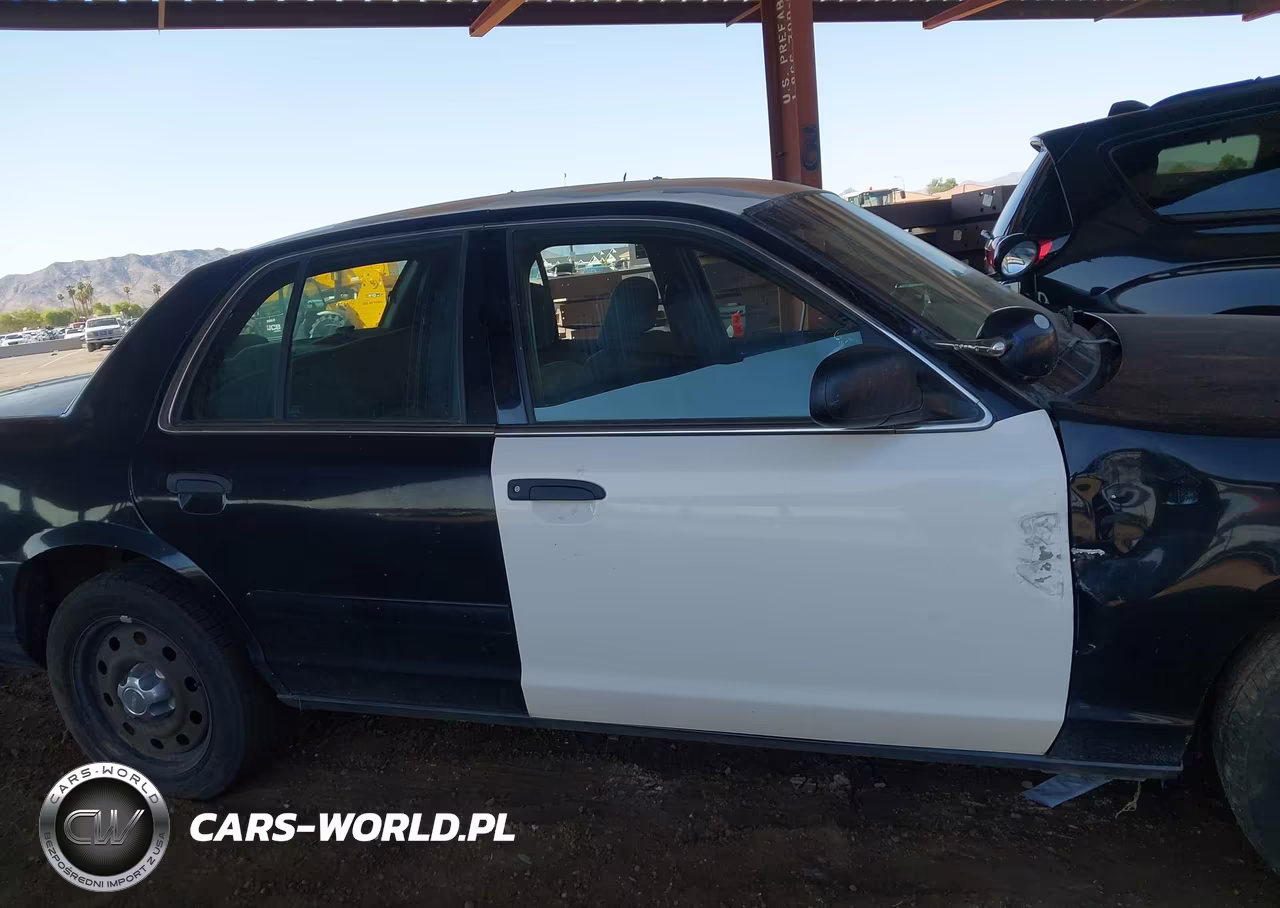 2005 Ford Crown Victoria Police VIN:2FAHP71W05X140199 - 13