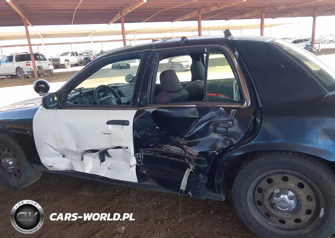 2005 Ford Crown Victoria Police VIN:2FAHP71W05X140199 - 14