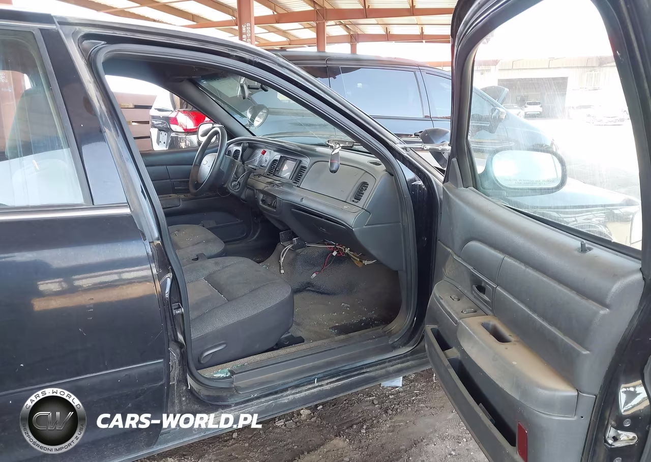 2005 Ford Crown Victoria Police VIN:2FAHP71W05X140199 - 5