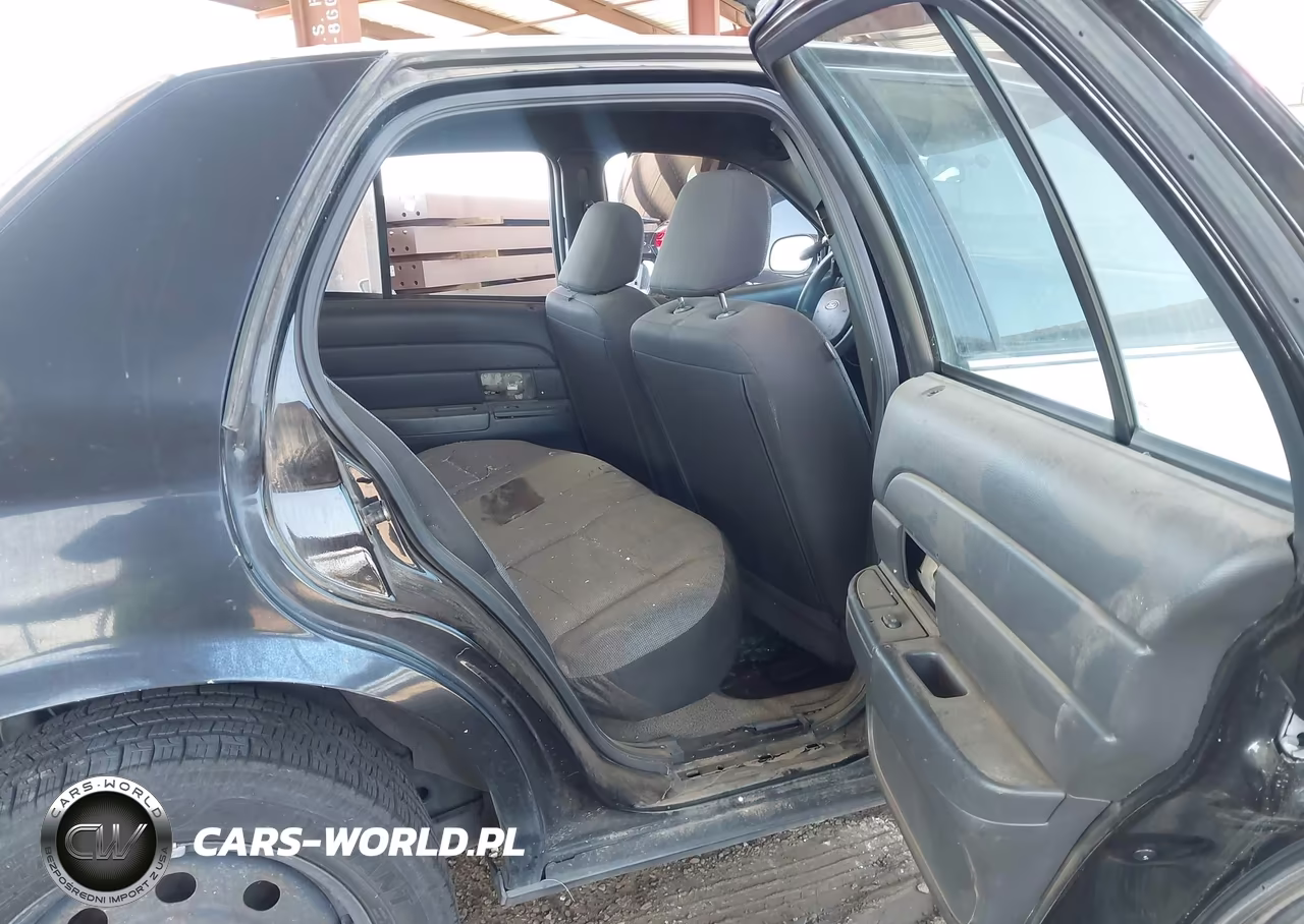 2005 Ford Crown Victoria Police VIN:2FAHP71W05X140199 - 8