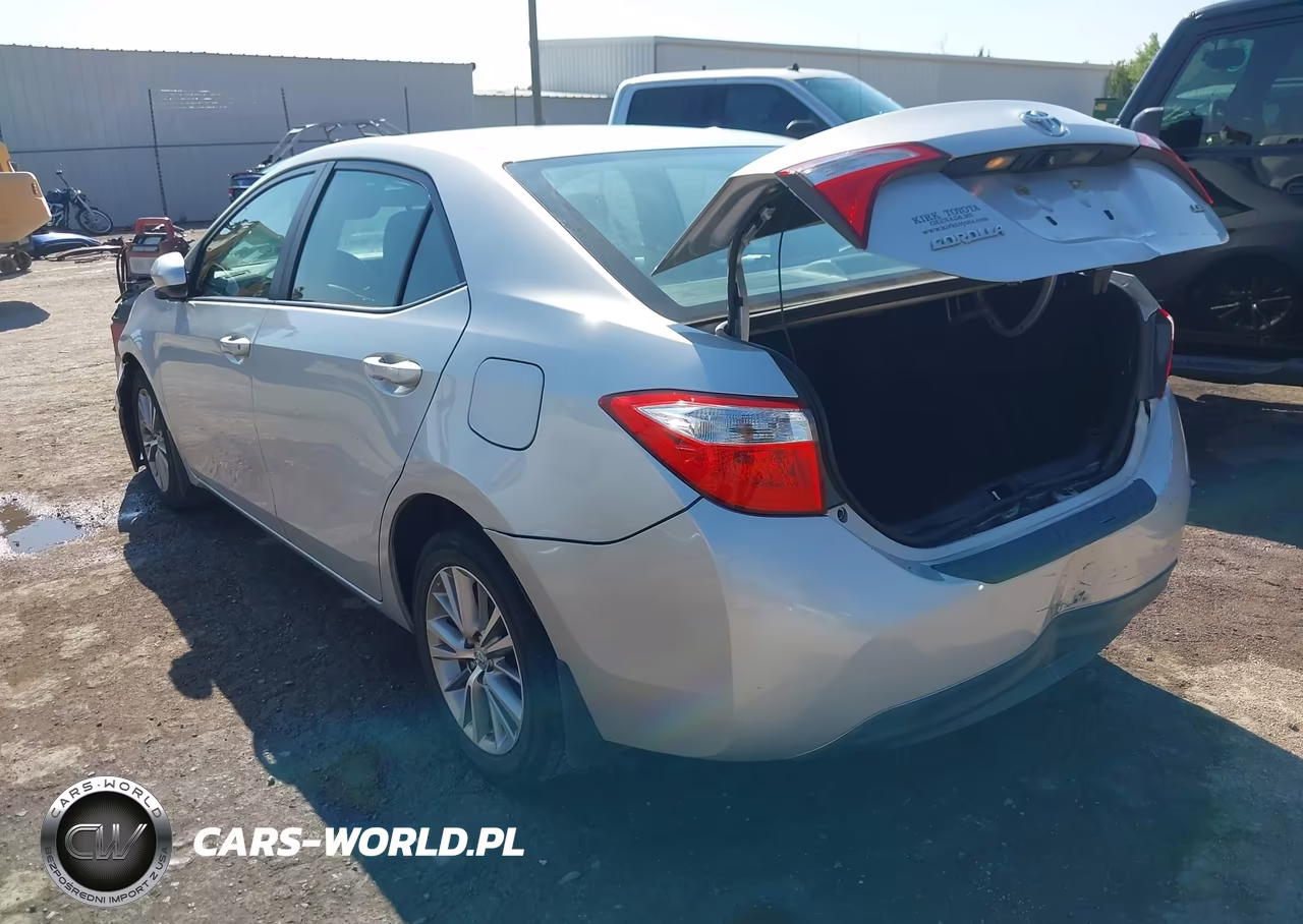2015 Toyota Corolla Le Plus VIN:5YFBURHE4FP211735 - 3