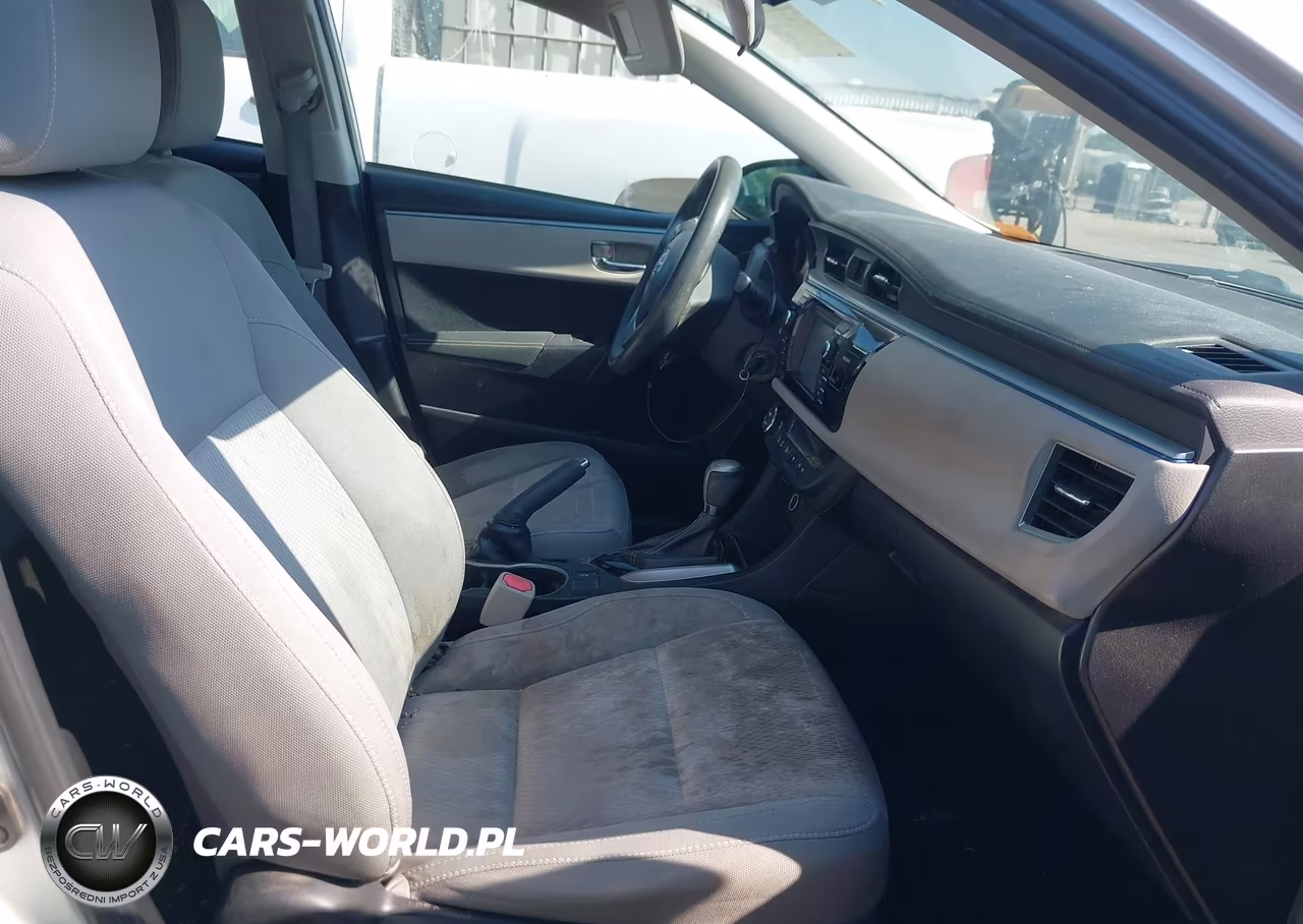 2015 Toyota Corolla Le Plus VIN:5YFBURHE4FP211735 - 5