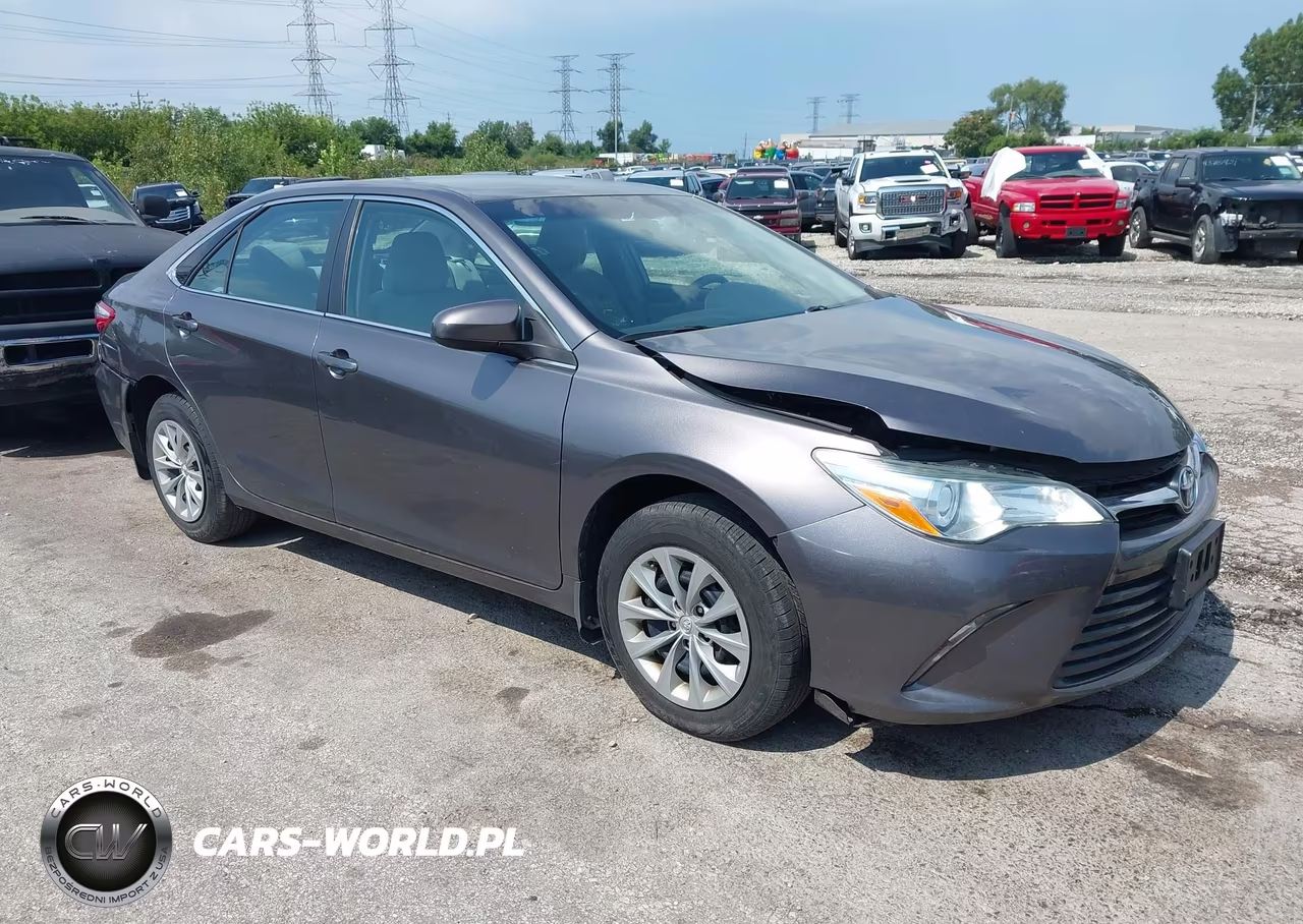 2015 Toyota Camry Le – zdjęcie 1 z 21