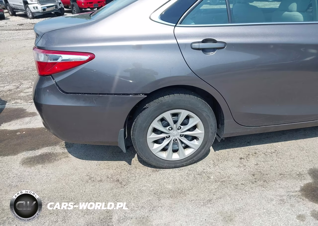 2015 Toyota Camry Le VIN:4T1BF1FK4FU482233 - 17