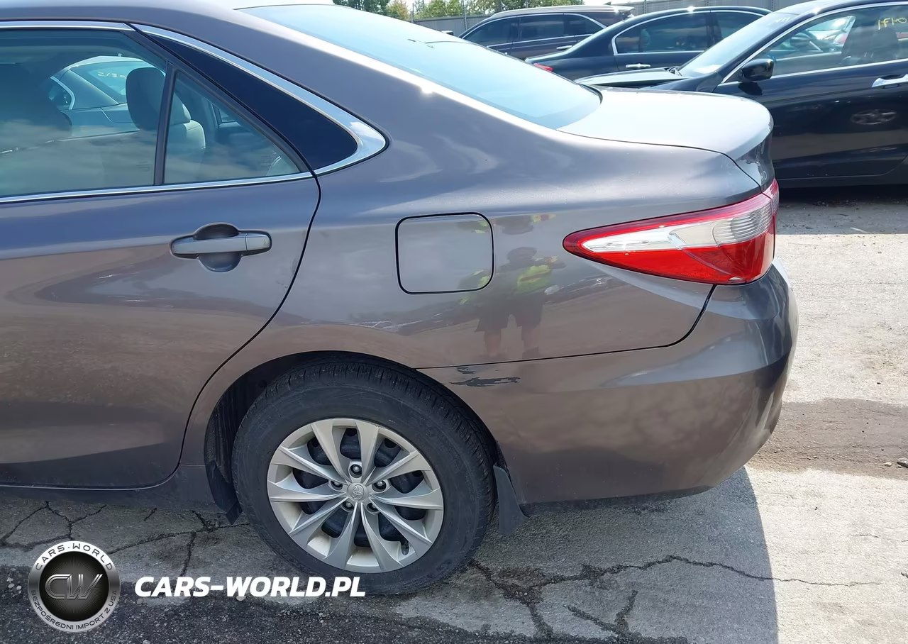 2015 Toyota Camry Le VIN:4T1BF1FK4FU482233 - 18