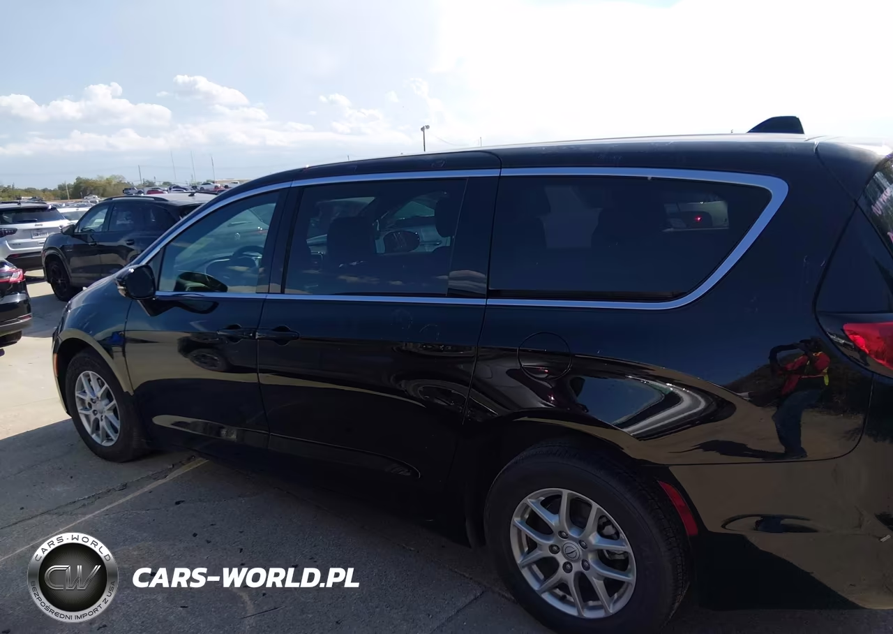 2025 Chrysler Pacifica Select VIN:2C4RC1BG6SR584136 - 14