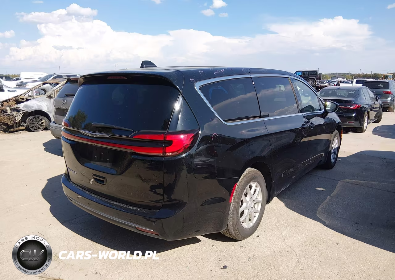 2025 Chrysler Pacifica Select VIN:2C4RC1BG6SR584136 - 4